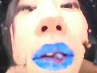 Japānieši zils lūpukrāsa (spitting-fetish)